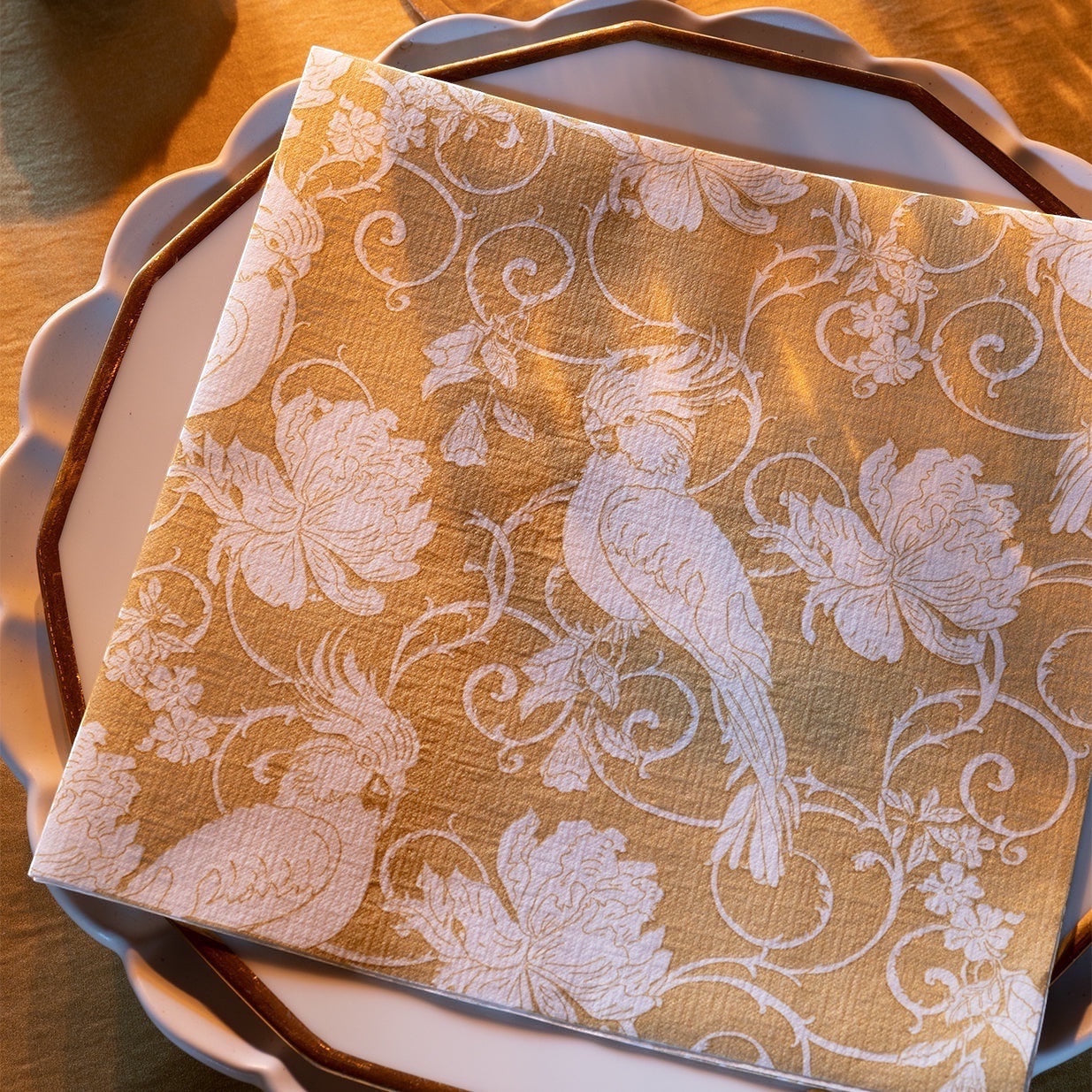Eclectic Françoise Paviot Perruche Or gold airlaid dinner napkin with white parrot and floral baroque pattern