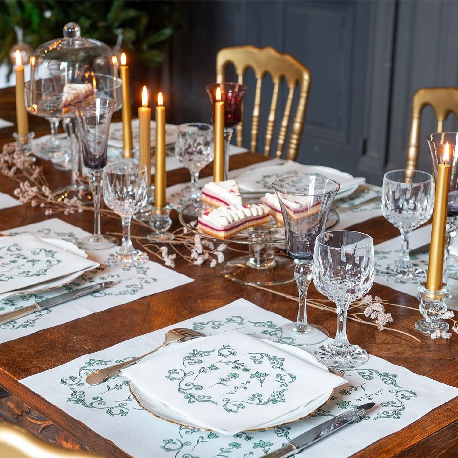 Eclectic Françoise Paviot Régence Vert airlaid dinner napkins with green ornamental motifs on a formal dining table.